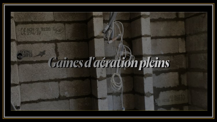 Chantier intérieur BT Construction avec gaines d’aérations pleins en cours d’installation